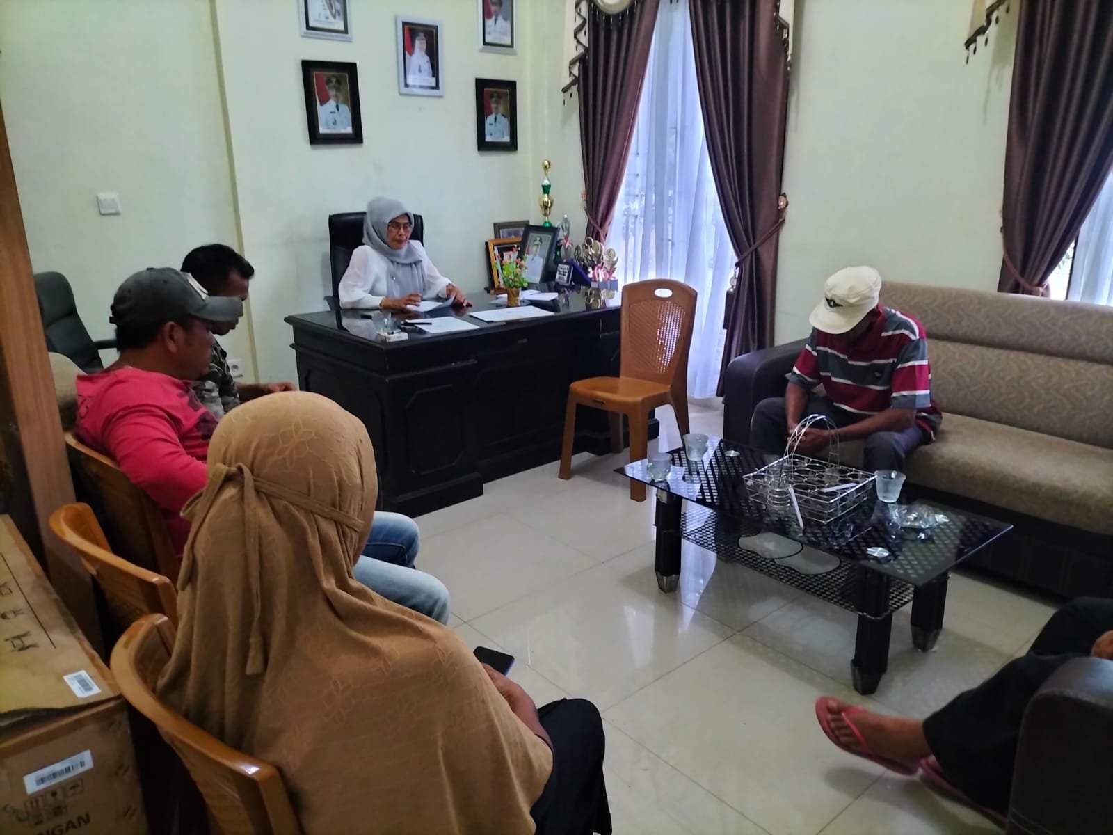 menyelesaikan konflik antar masyarakat