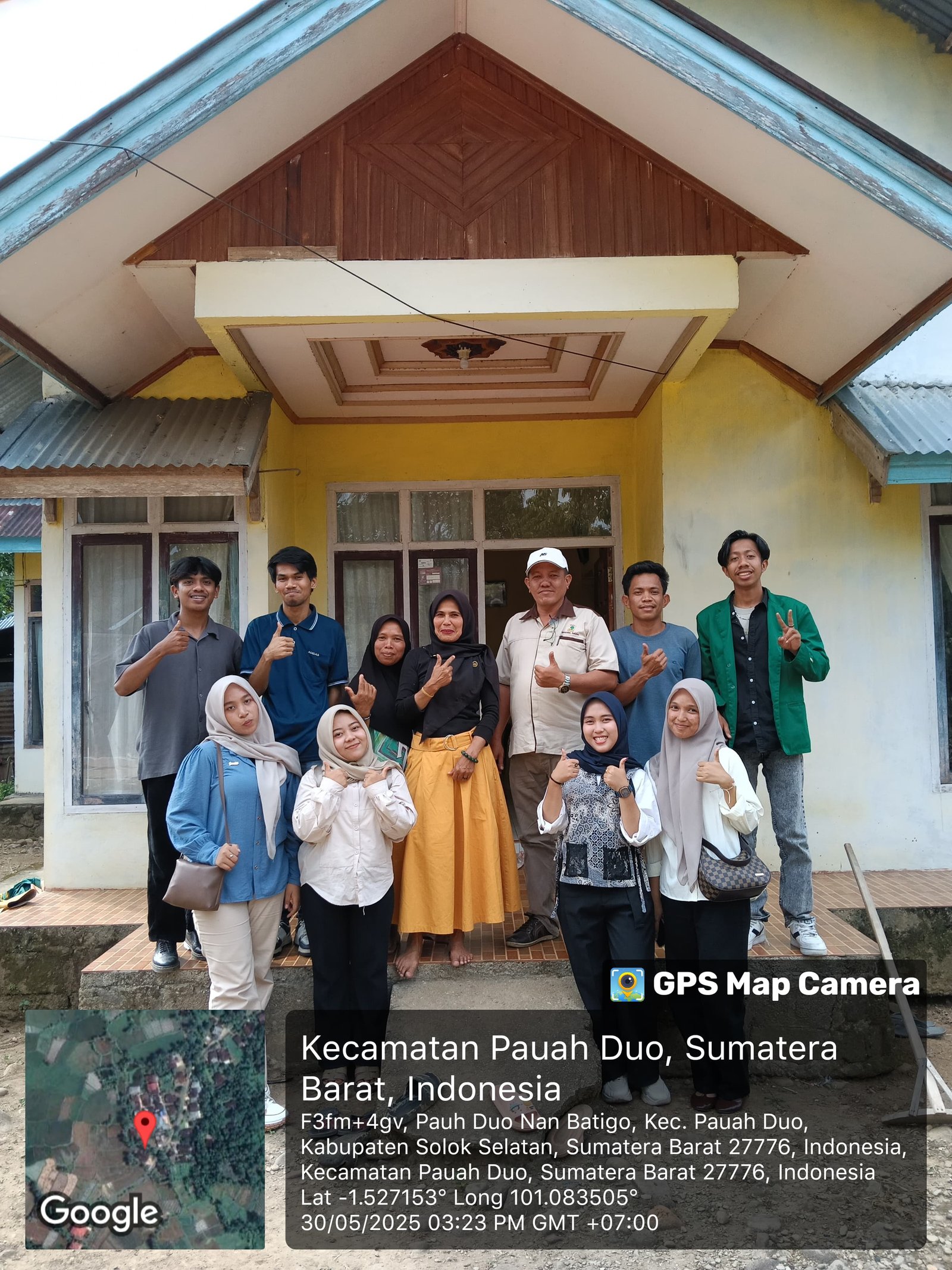  menerima kunjungan pembimbing dan mahasiswa KKN untuk survey lokasi dan tempat tinggal mahasiswa